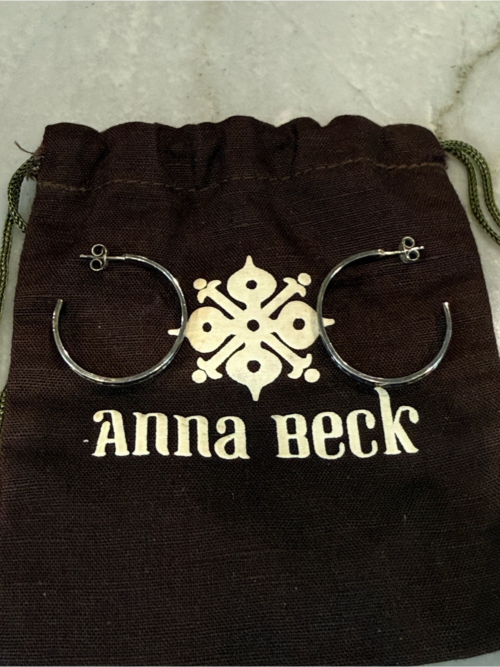 • Anna Beck • EUC • CLASSIC LARGE HOOP DISC EARRING IN GOLD/SILVER - Picture 13 of 15
